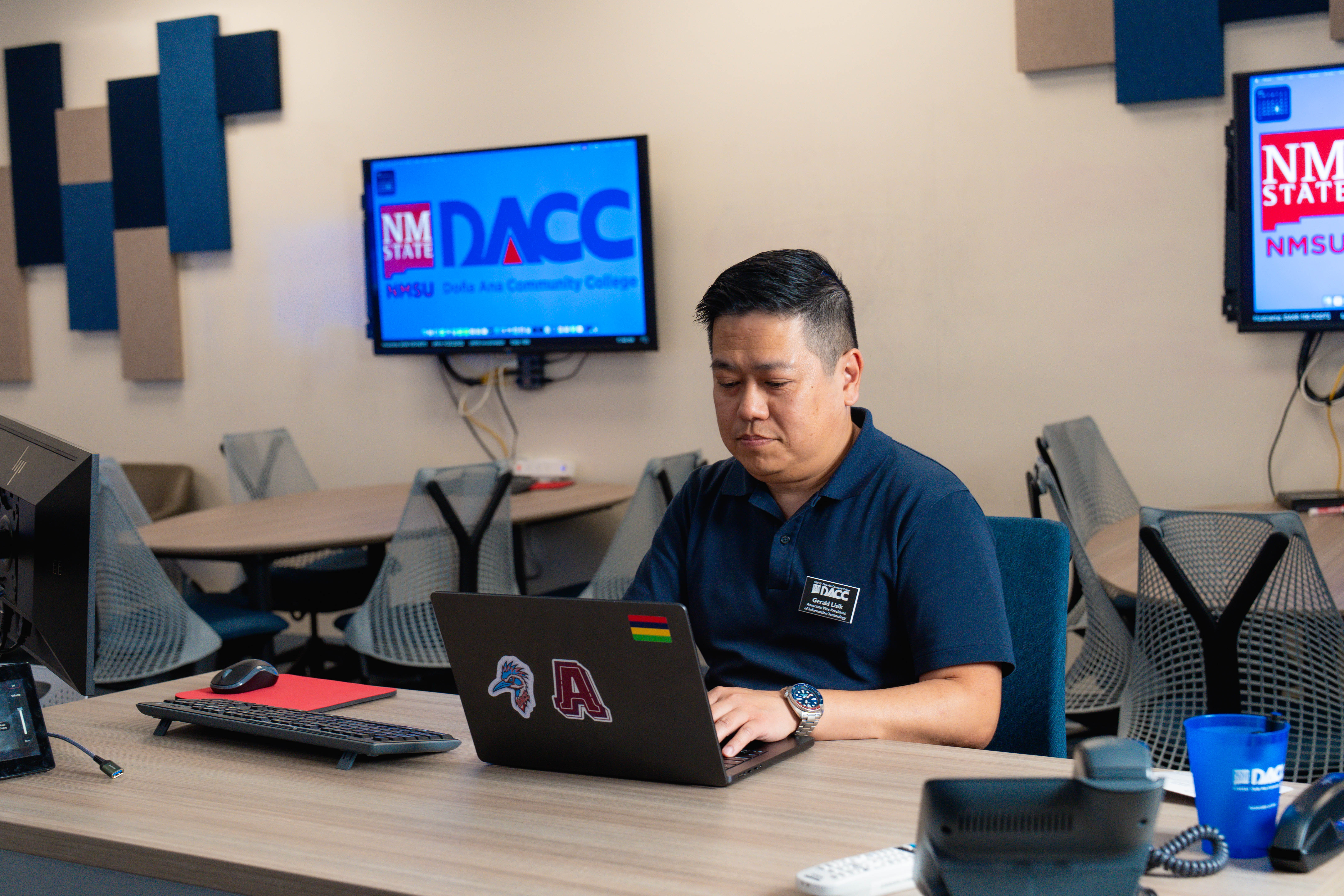 IT member working